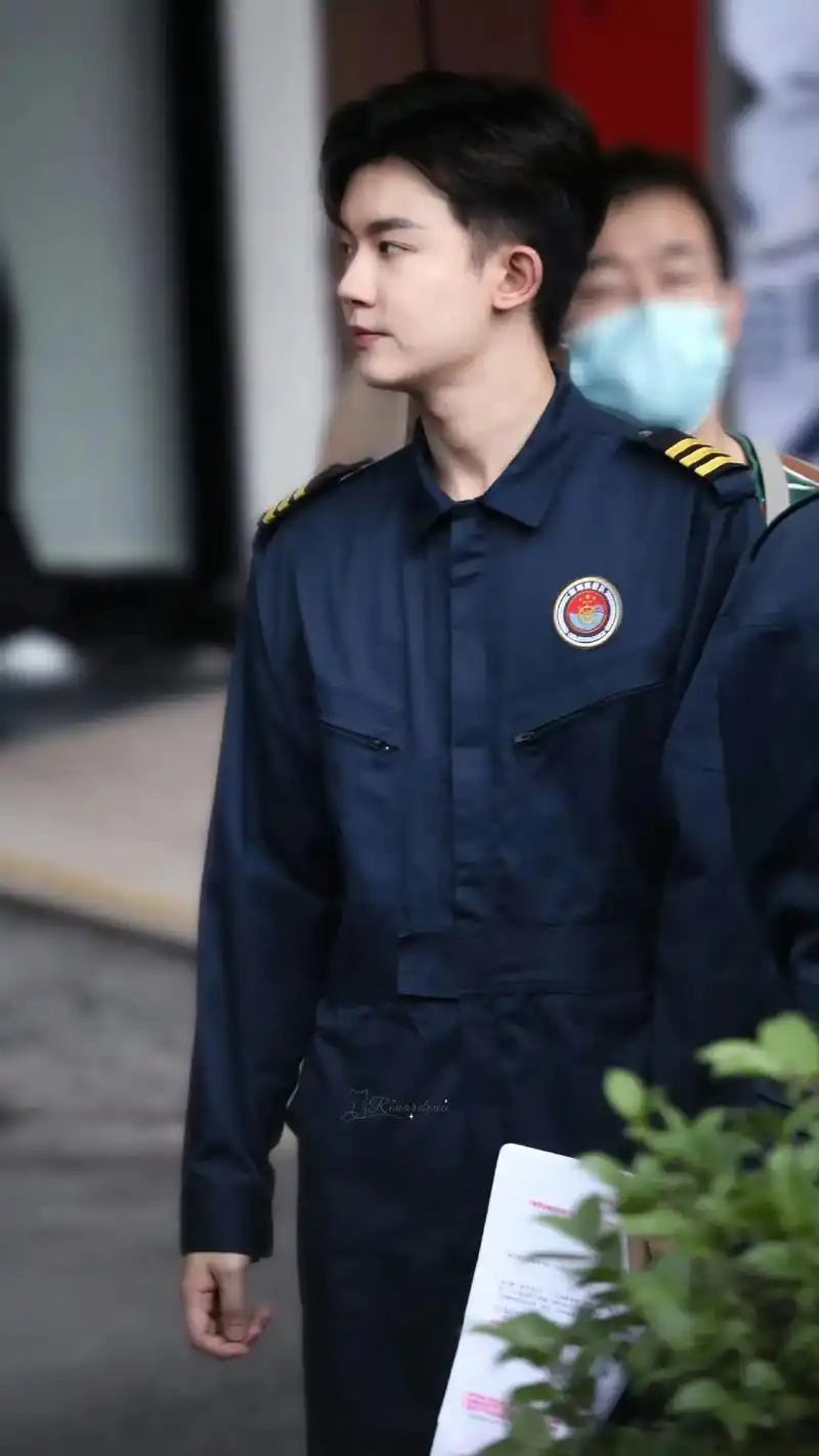 支持,快来发哥的帅照吧#李明德 转发 - 抖音