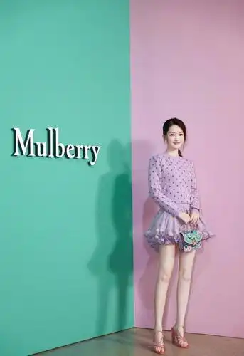 李沁的腿好直啊,美感好好,你觉得娱乐圈还有那些.