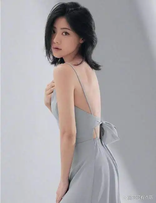 "女神级人物邓家佳:40岁了身材还如此饱满有料女人味十足"