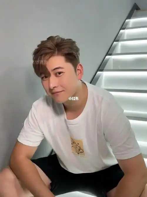 男士中分三七分发型男生韩式减龄款气垫烫