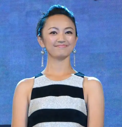 演员罗海琼:37岁嫁豪门,42岁高龄生二胎,如今两个女儿成她骄傲