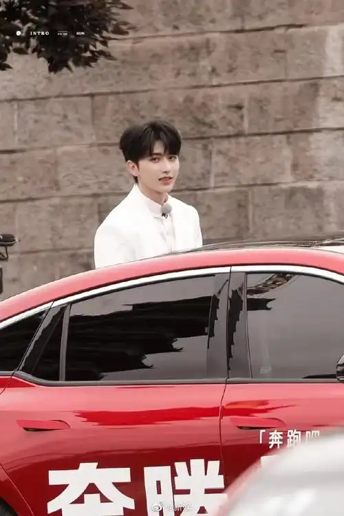 帅气又绅士!|白马王子|绅士|蔡徐坤_新浪新闻