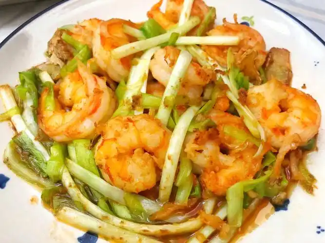 一人食蒜蓉韭黄炒虾仁豆豉鲈鱼水煮白菜