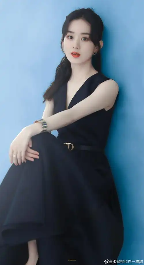 赵丽颖黑色连衣裙##赵丽颖黑色深v连衣裙##陪赵丽颖奔赴每一个十年