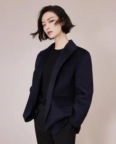 倪妮新造型一酷到底短发搭配allblack搭配好帅