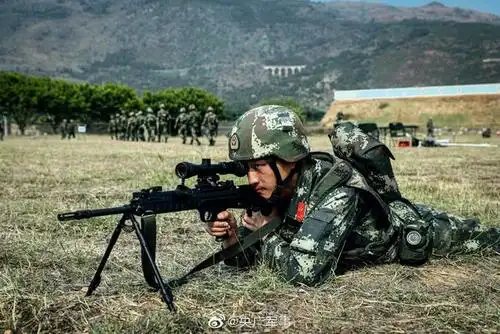 瞄准射击!武警狙击手机枪手养成记