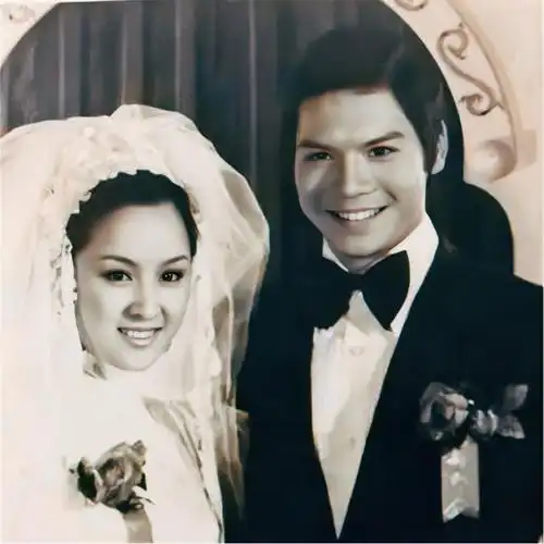 他是"九龙皇帝"的儿子,却沦为小演员,娶老婆后创立电影帝国|向华强