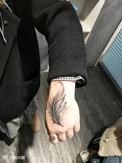 手背羽毛_纹身图案手稿图片_陈瑞友的纹身作品集