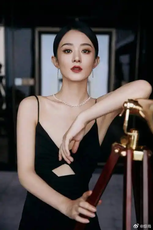 赵丽颖早期《男人装》的写真大片,如果你以前没看过这组照片,一定会对