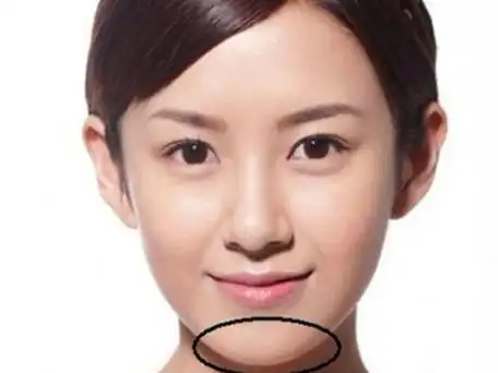 下巴上翘女人面相分析_面相痣图解 女人 下巴_面相学女人下巴有缝