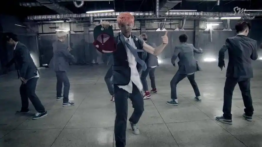 exo 鹿晗咆哮mv的帽子的图片