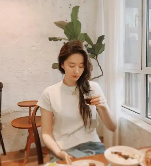 刘亦菲又养新狗了