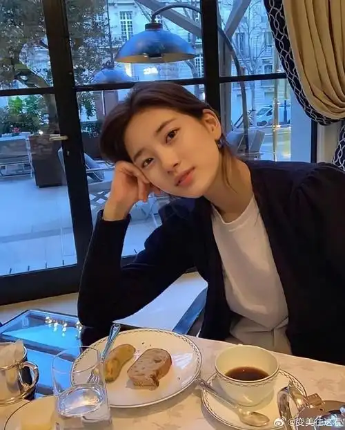 裴秀智##韩娱#南韩女星裴秀智街拍分享