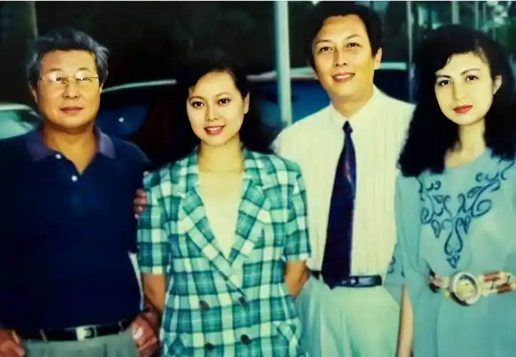 前妻除夕夜自杀,唐国强却娶小12岁妻子_孙涛