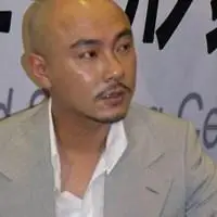 张卫健光头照片头像_微信头像图片大全