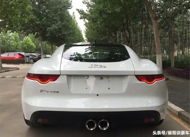 捷豹的顶级跑车实拍2016款白色捷豹ftype
