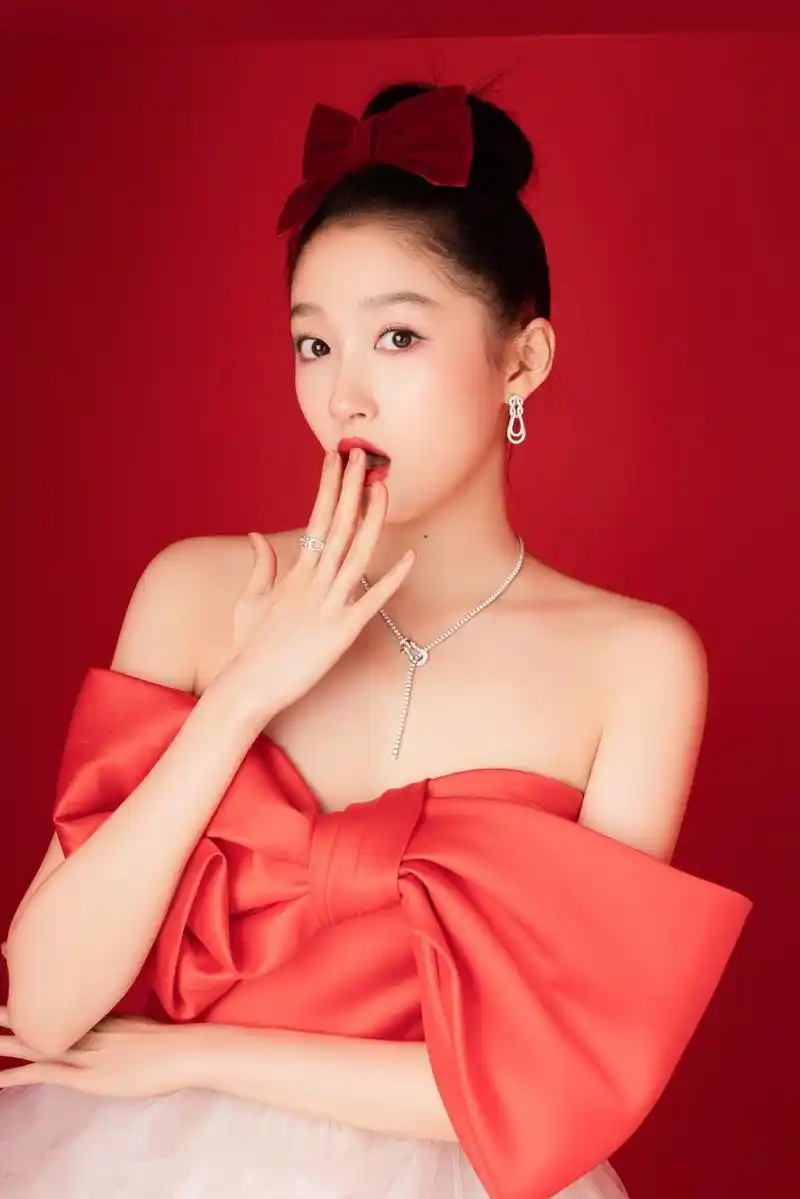 关晓彤壁纸芭比娃娃的祝福依然纯粹2021我们一路彤行