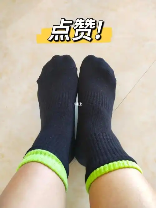 现在走在大街上,亮眼的不是你的穿搭,而是你脚上那双袜子!
