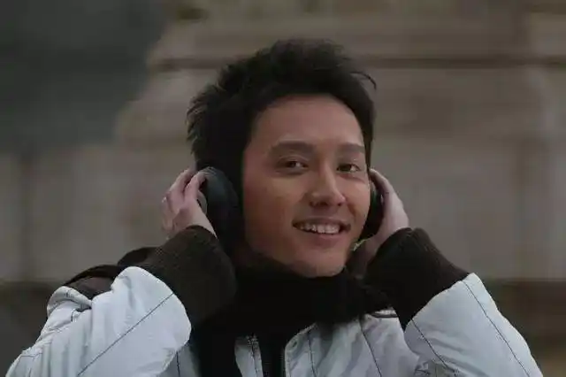 冯绍峰出道早期剧照,造型非主流,笑容天真烂漫有感染力!