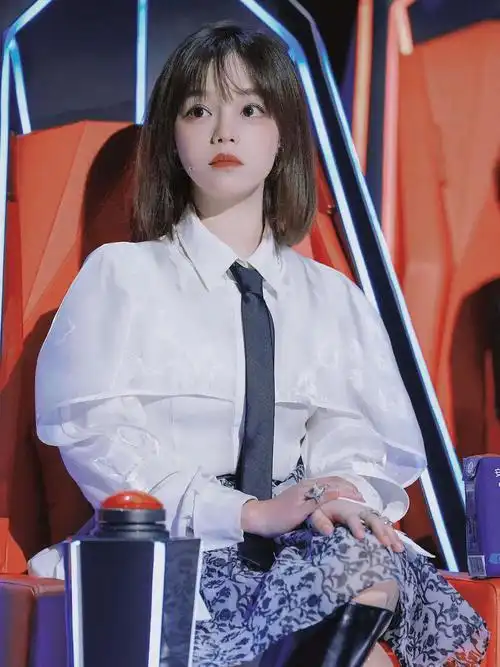 黄霄云精美图片壁纸来袭魔星在线