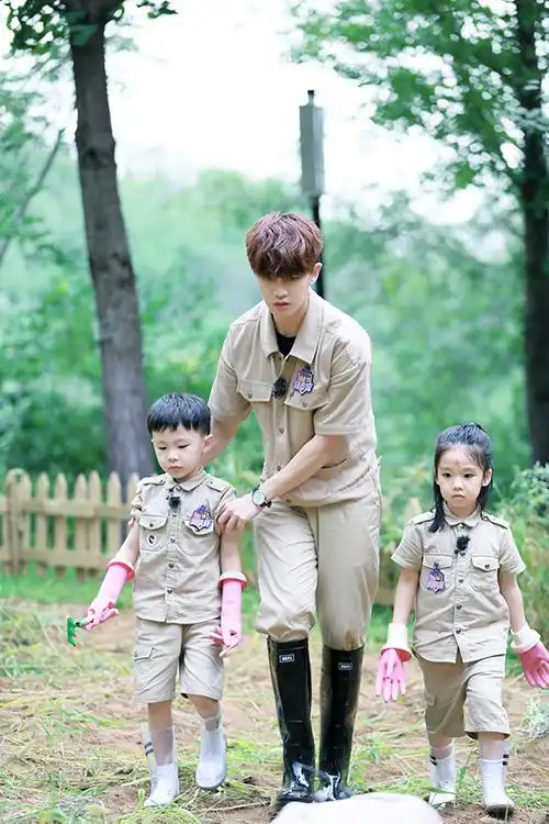 肌肤细腻不输少女! 《不说再见》男主任嘉伦被"羡慕"刷屏