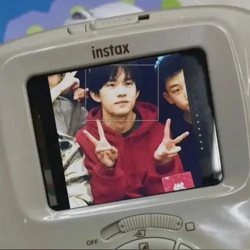 易烊千玺朋友圈背景图