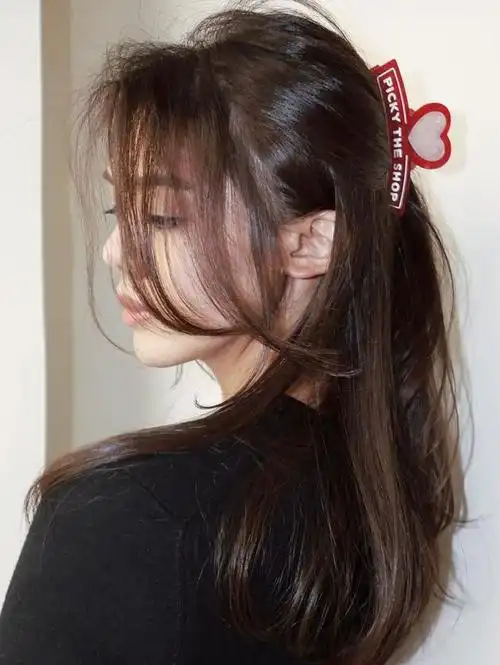 染头发什么颜色好看(推荐6款发色时髦显白)(13)