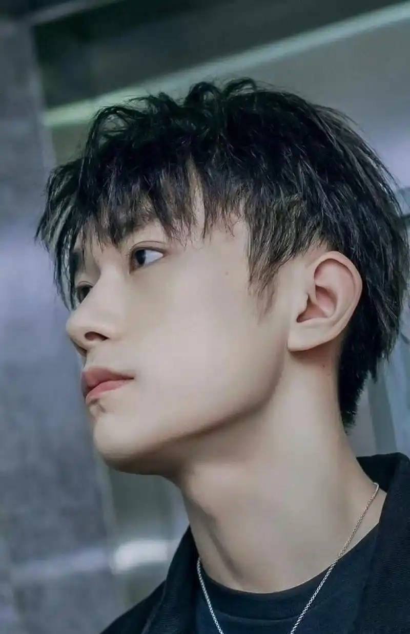 我们羡慕阿深,是因为惦念他的人是易烊千玺,这个集颜值,实力,人品于一