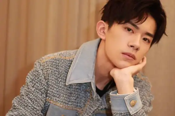 易烊千玺妻子面相