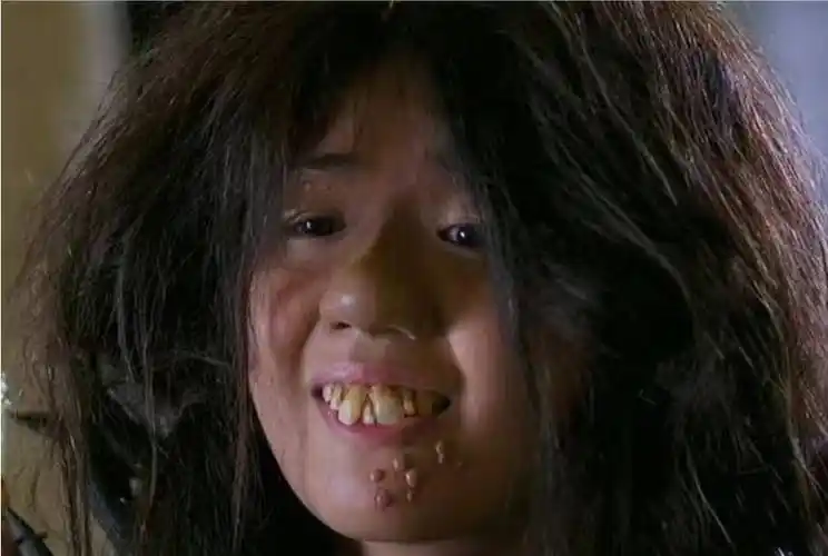 别以为脸上抹灰就是丑女了,论放得下身段,这9位才是扮丑教科书