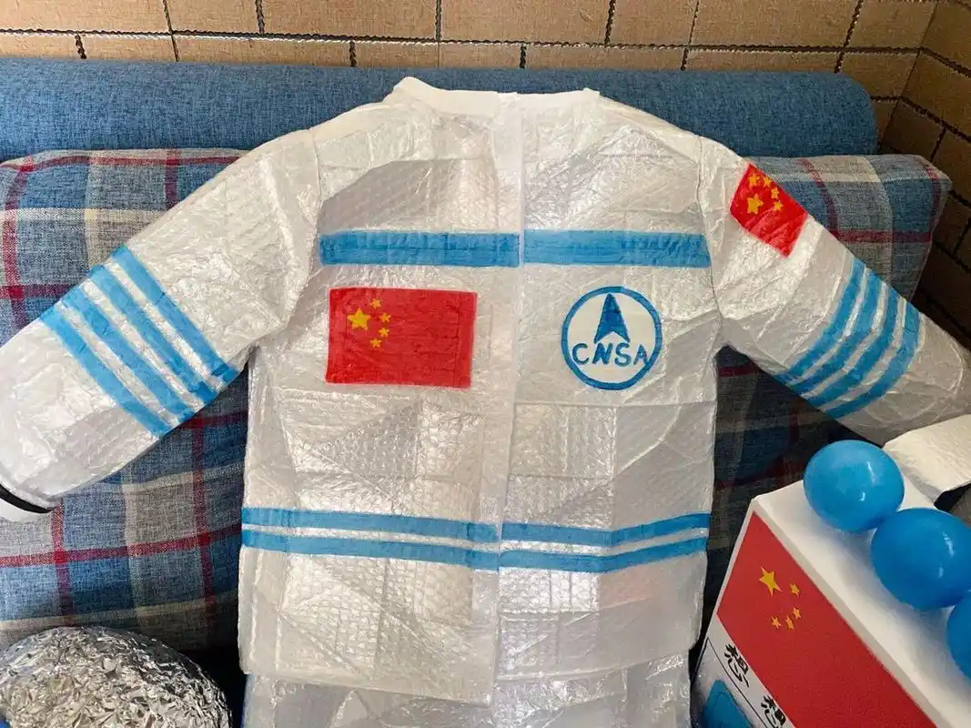 宇航员环保材料服饰制作材料及教程 分享一下制作过程 一,宇航员头盔