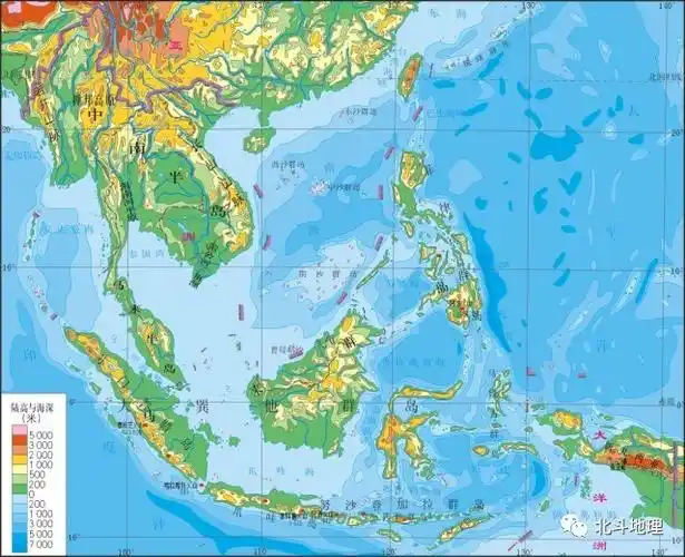 东南亚的地形特征(3)马六甲海峡位于马来半岛和印尼的苏门答腊岛之间