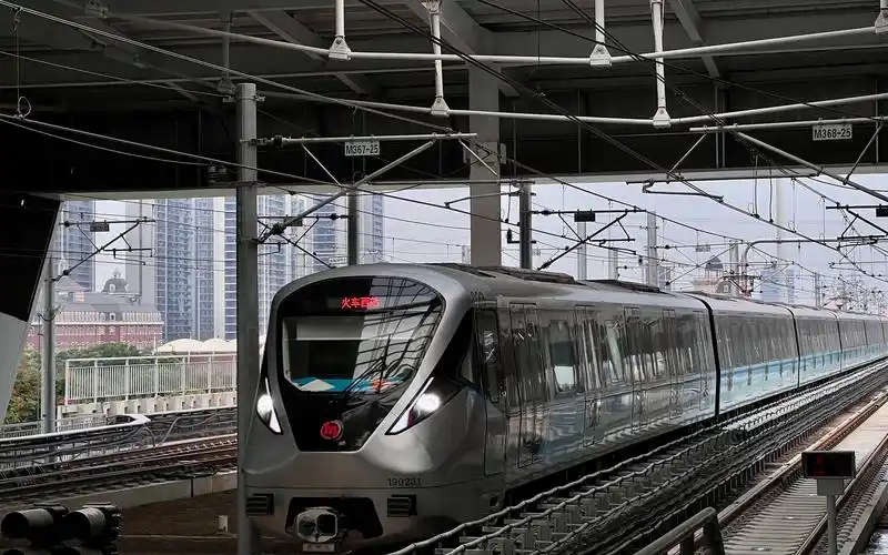 杭州地铁19号线全程报站 lcd 连接处走字屏