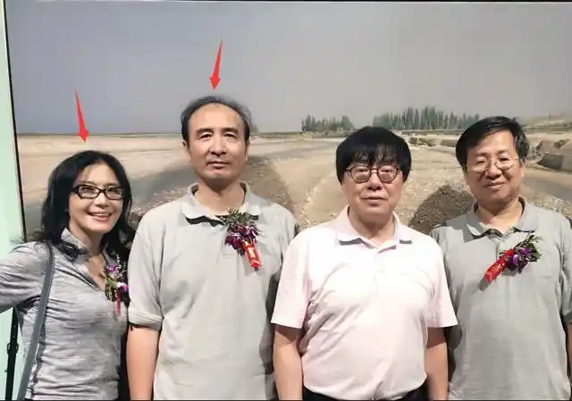 吴玉华与画家老公近照曝光,家庭和睦令人艳羡,女儿更是美人胚子