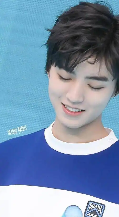 王俊凯笑容杀来袭,重庆甜豆向你招手