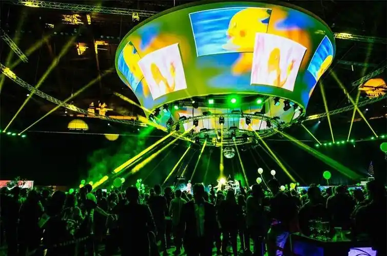 巴黎银行员工派对活动策划的36002圆形视频表演装置太震撼了