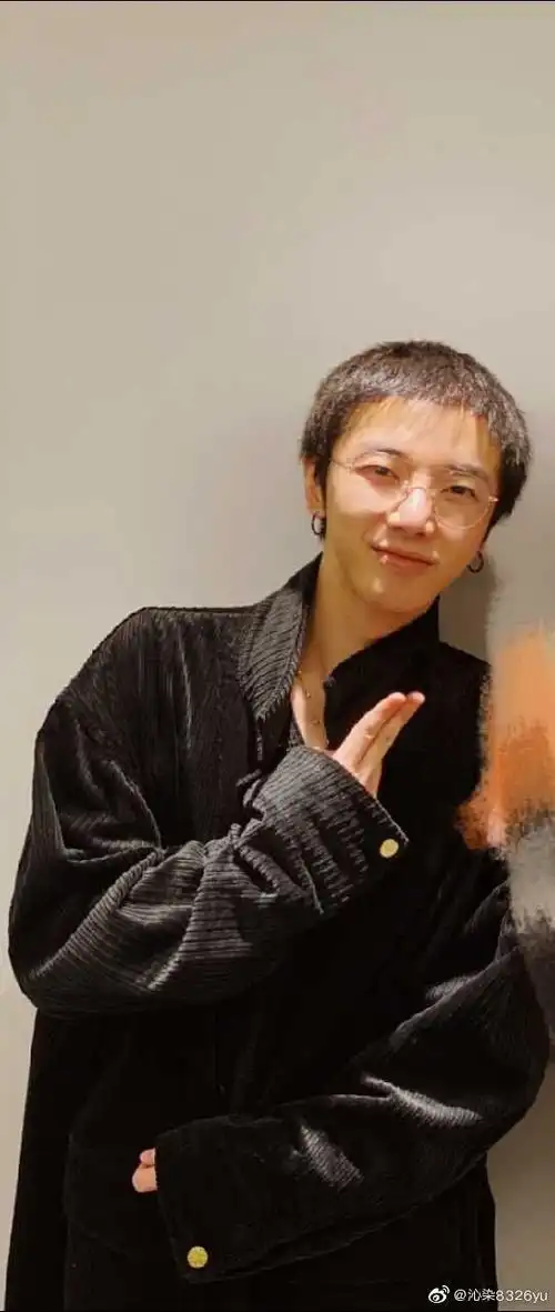 华晨宇素颜长这样好吗?精修看多了就忘了他本来面目了?