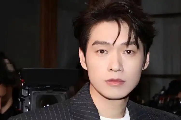 回顾巴黎时装周连续几天依然能在微博热搜榜上