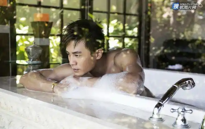 杜淳浴室沐浴湿身写真大片 大展"淳man"阳刚肌肉第3张图片
