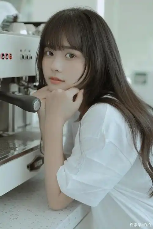 央央20岁苏州模特阳光可爱艺术感浓烈