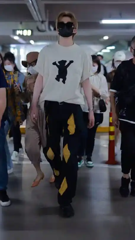 刘宇宁 机场穿搭 路人镜头下的明星 女友视角 机场