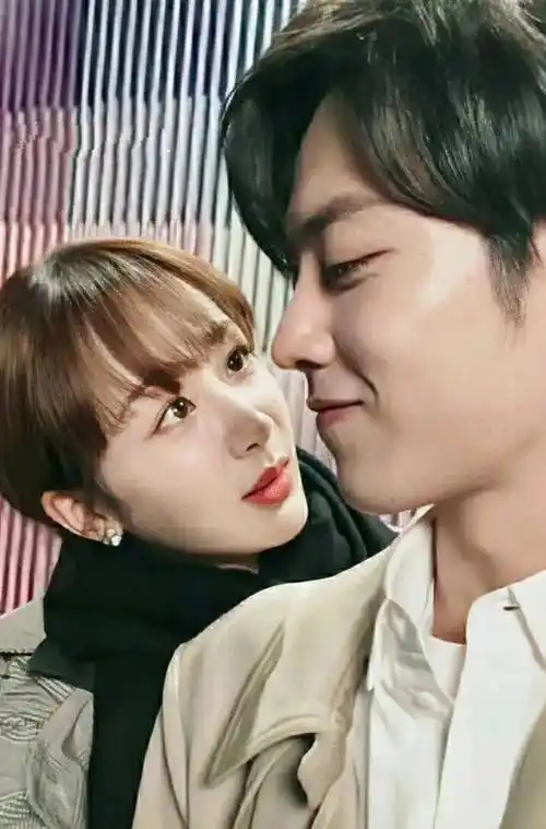 肖战杨紫私下相处视频曝光,引发两人恋爱传闻,肖战辟谣很直接_什么