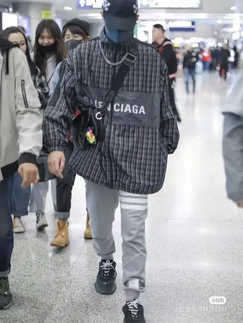 演员胡先煦穿搭