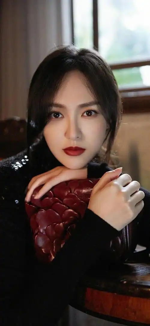 颜值最高的女明星唐嫣时尚大片写真手机壁纸