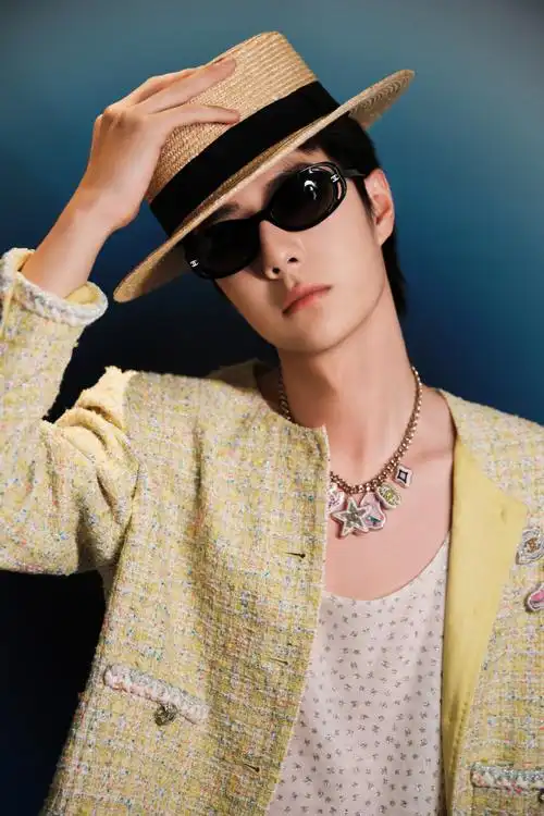 智族gq moty年度人物盛典##王一博南法度假风造型