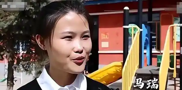 7岁女孩因一张笑脸爆红,父母却拒绝了百万签约,两年后已成这样