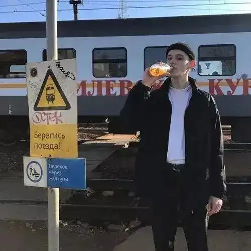 简单干净的男生头像