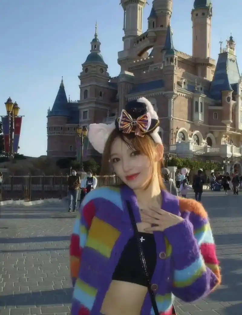 礼貌赏图.#水视频#礼貌赏图#程潇迪士尼照片  - 抖音