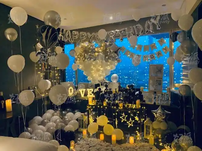 生日布置房间布置攻略还可以用鲜花搭配气球盒子,这样的效果也非常不