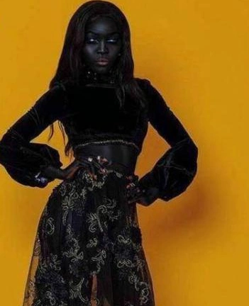 非洲人不得不服的黑美人,黑到看不清五官,晚上出门怎么办?